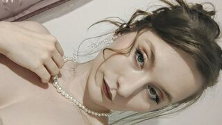 AreteFrost 27 female nude cam model profile