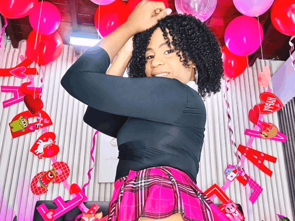 AriEbony naked cam model gallery photo