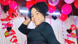 AriEbony 45 transgender hot cam model profile