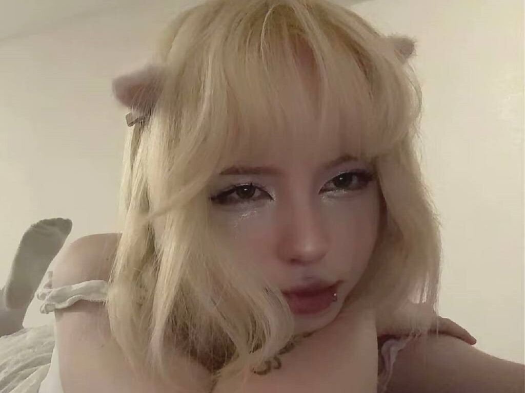 AriaVales nude cam model profile photo