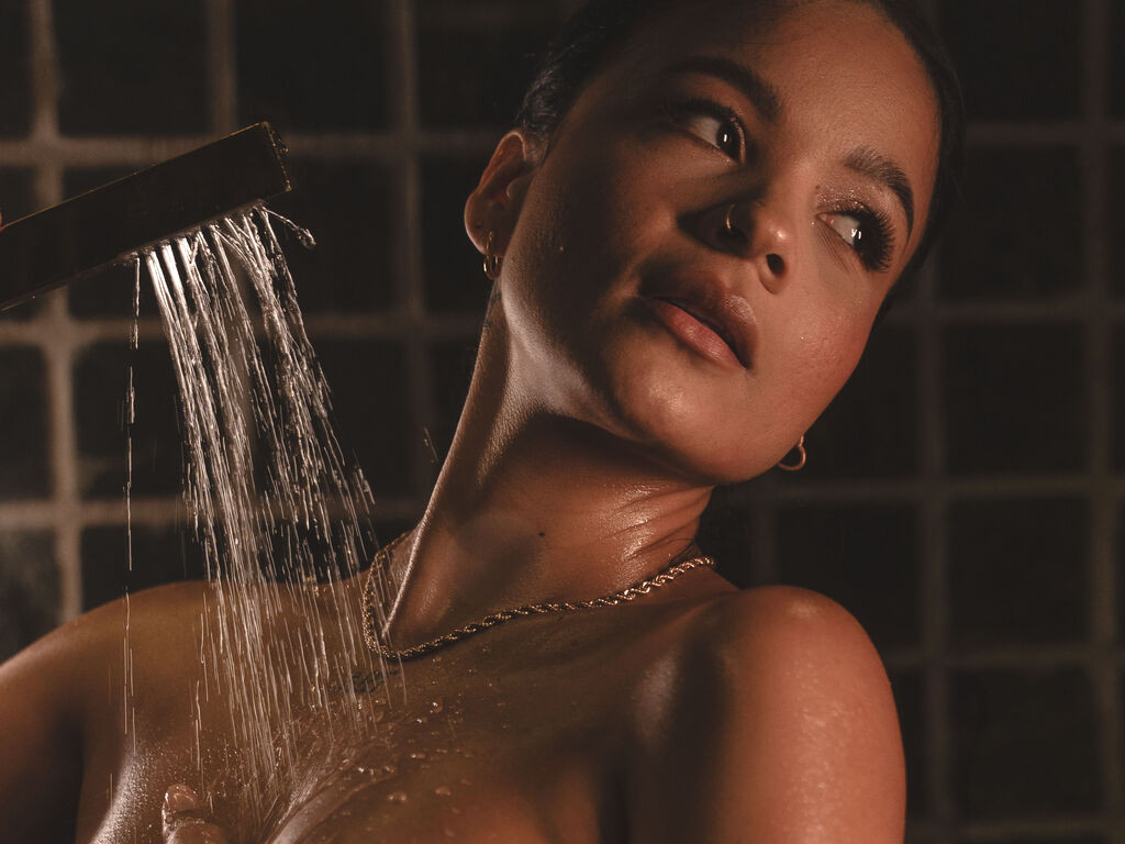 ArianaHille naked cam model gallery photo