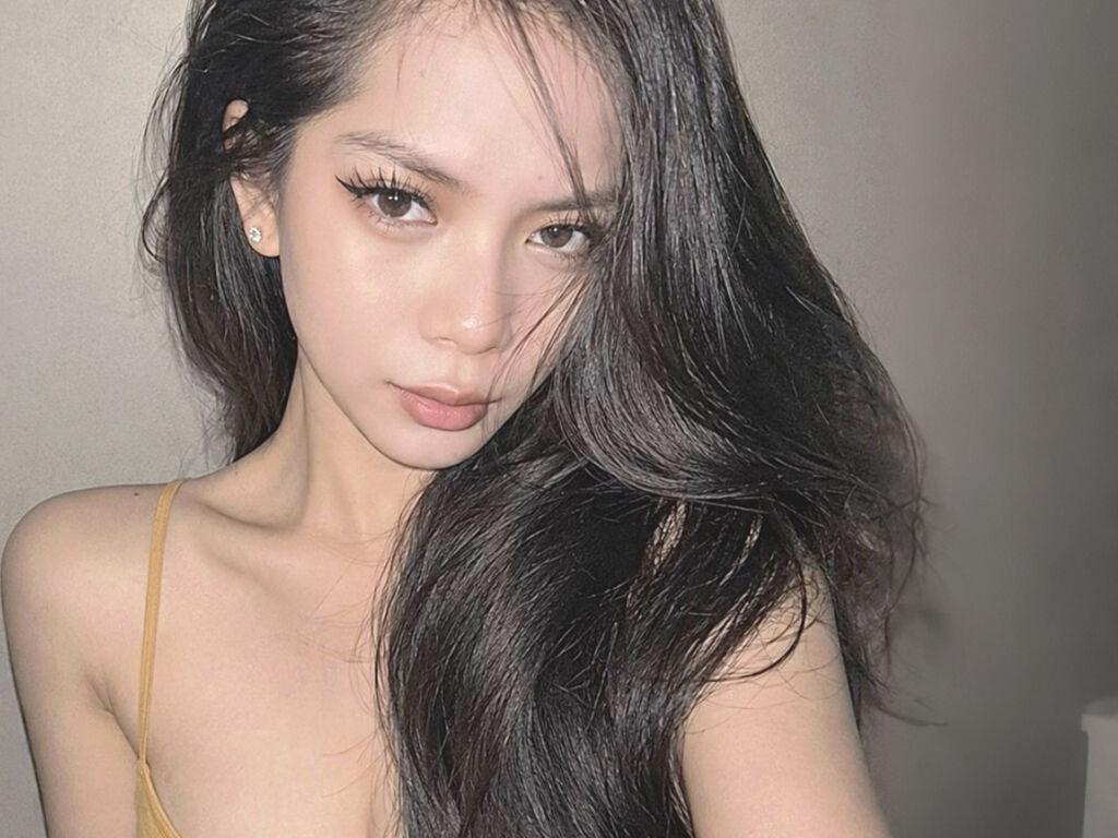 AriannaEneria nude cam model profile photo