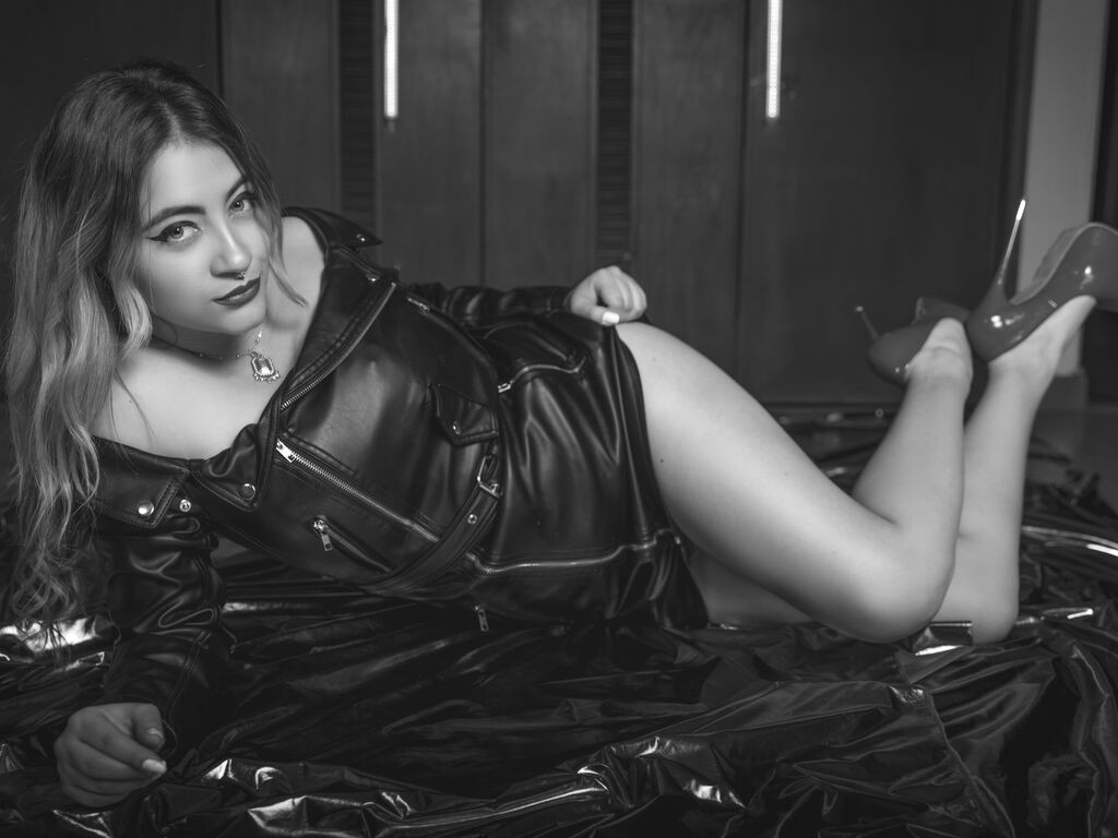 ArleenHunter naked cam model gallery photo