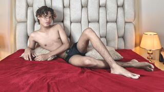 ArnoldDiaz 18 male strip cam model profile