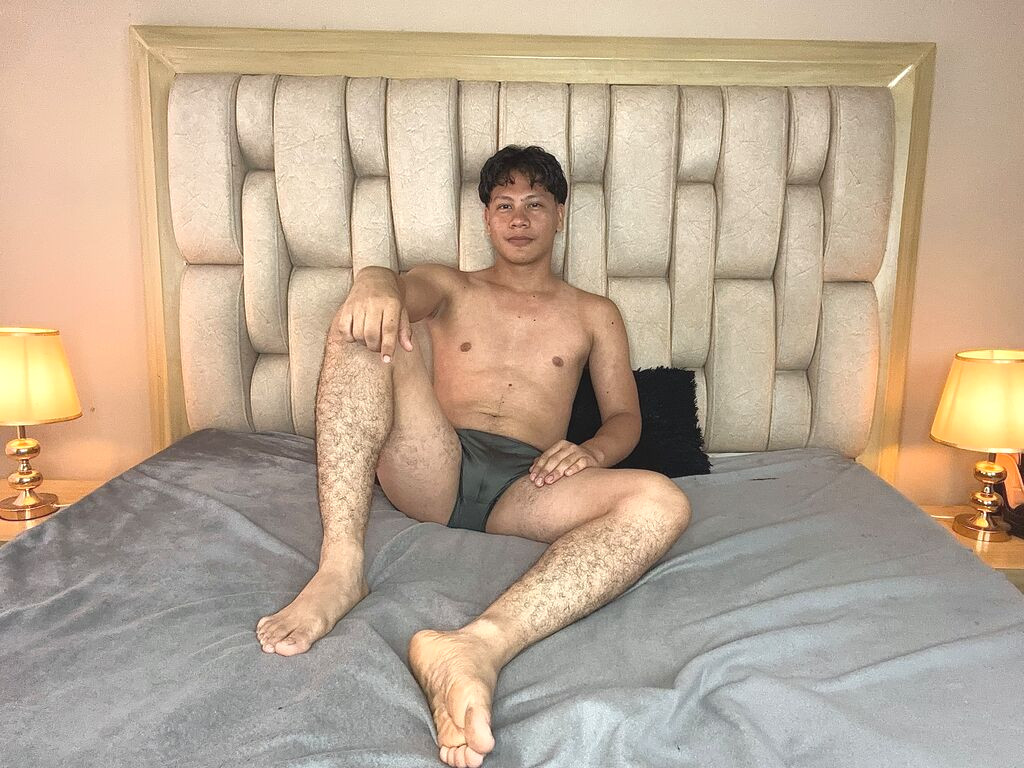ArnoldEstrada nude cam model profile photo