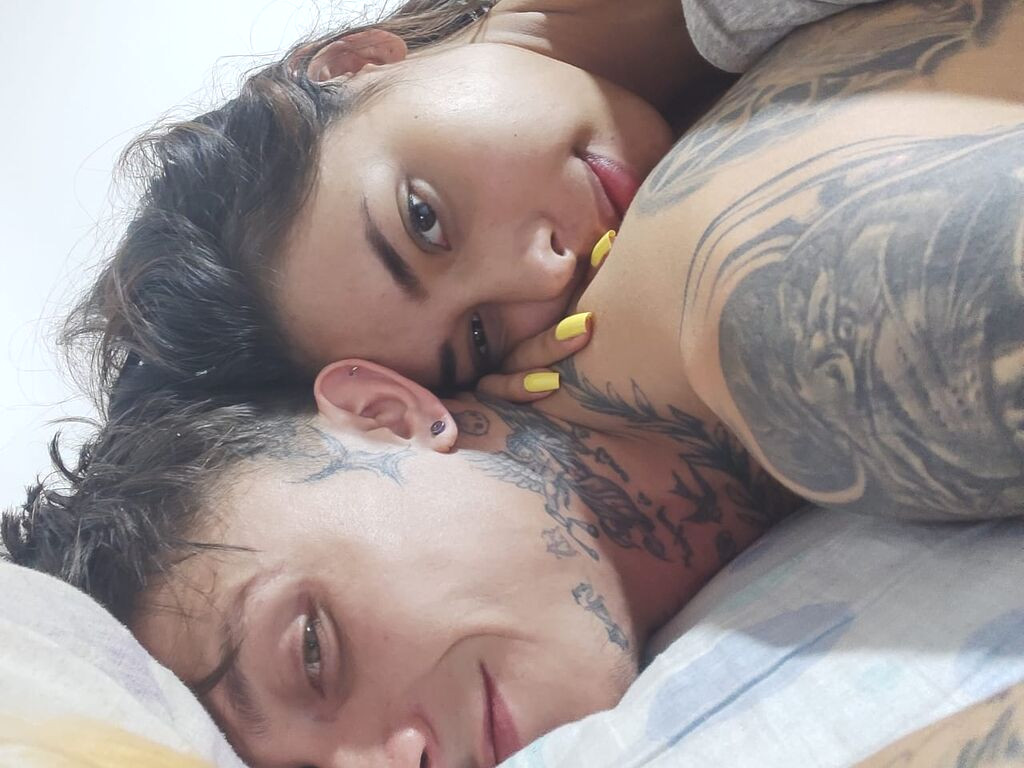 AronAndKate naked cam model gallery photo