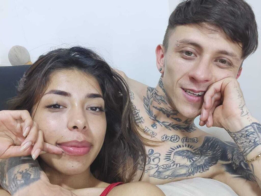 AronAndKate nude cam model profile photo