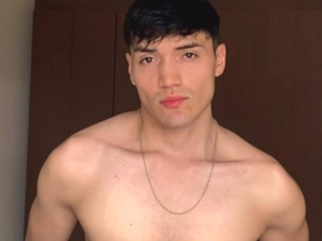AronnDark nude cam model profile photo
