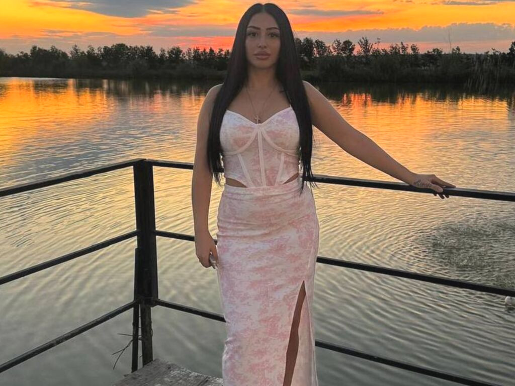 AryaAnna Nude