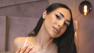 AshleyNoirr 21 female nude cam model profile