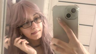 Ashleystars 19 female nude cam model profile