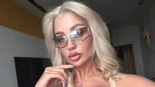 AshlyLush 23 female naked cam model profile