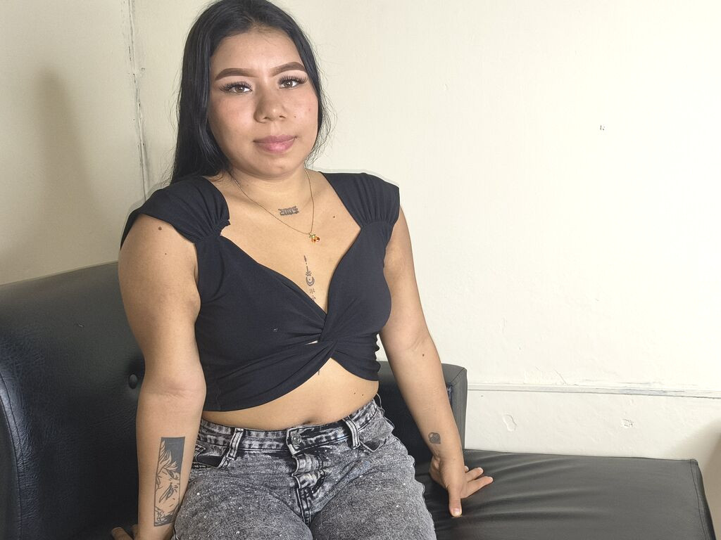 AshlyZambrano nude cam model profile photo