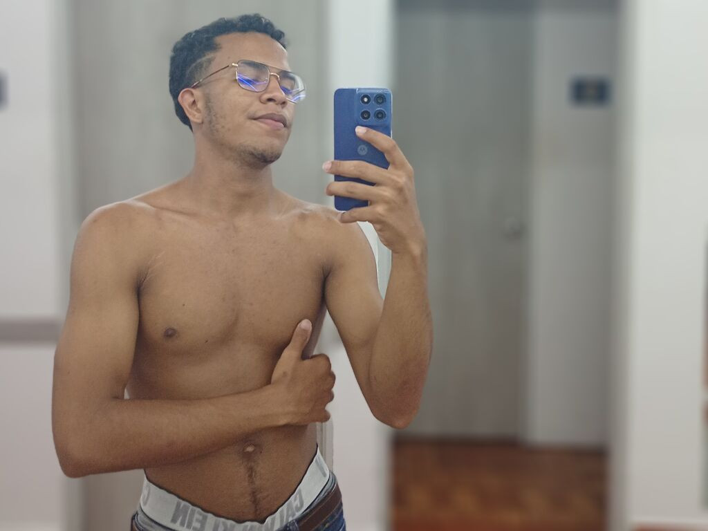 AstonVera nude cam model profile photo