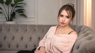 AurorahBenete 18 female nude cam model profile