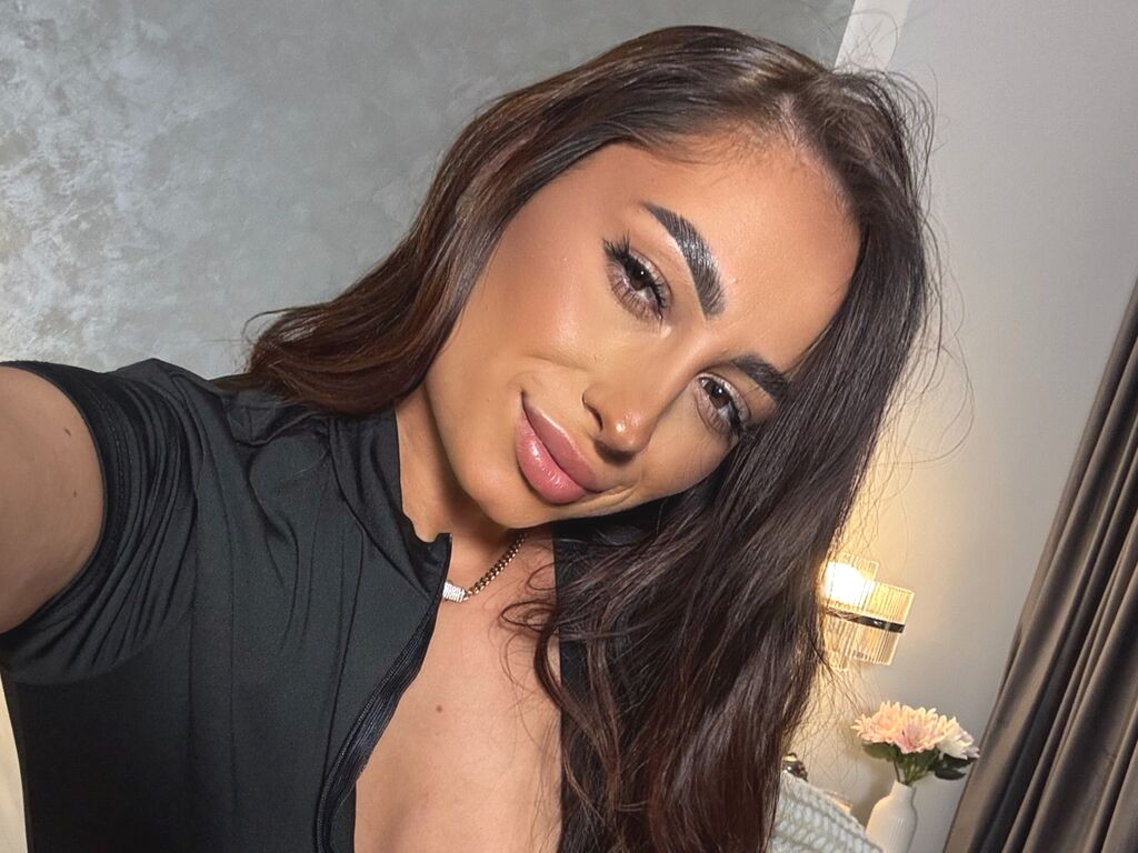 AvaLynn nude cam model profile photo