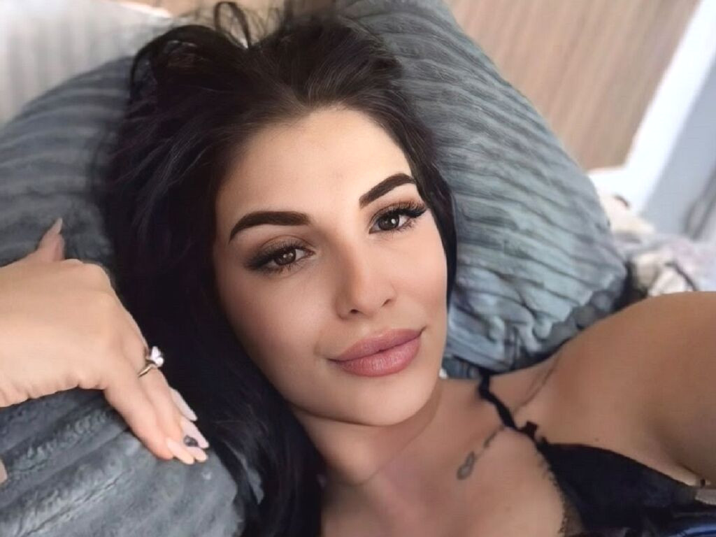 AzraNorah naked cam model gallery photo