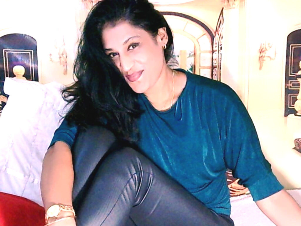 AzzyGreene naked cam model gallery photo