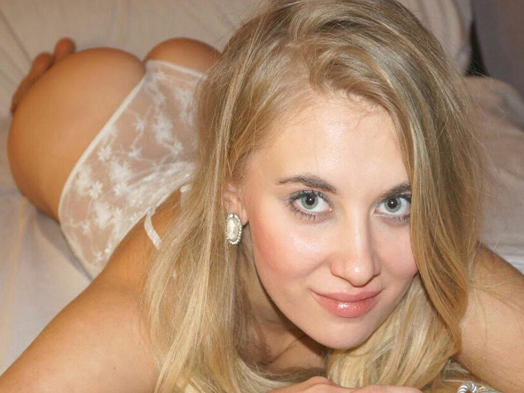 BaliBlond naked cam model gallery photo