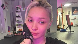 BarbaraGreen 18 female strip cam model profile