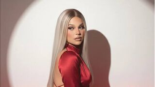 BellaLightwood 21 transgender sexy related cam model profile