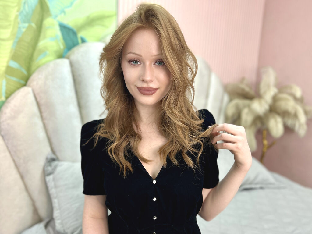BiancaGlidden naked cam model gallery photo