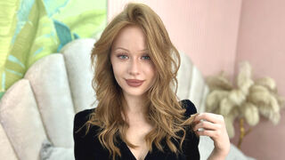 BiancaGlidden 20 female nude cam model profile