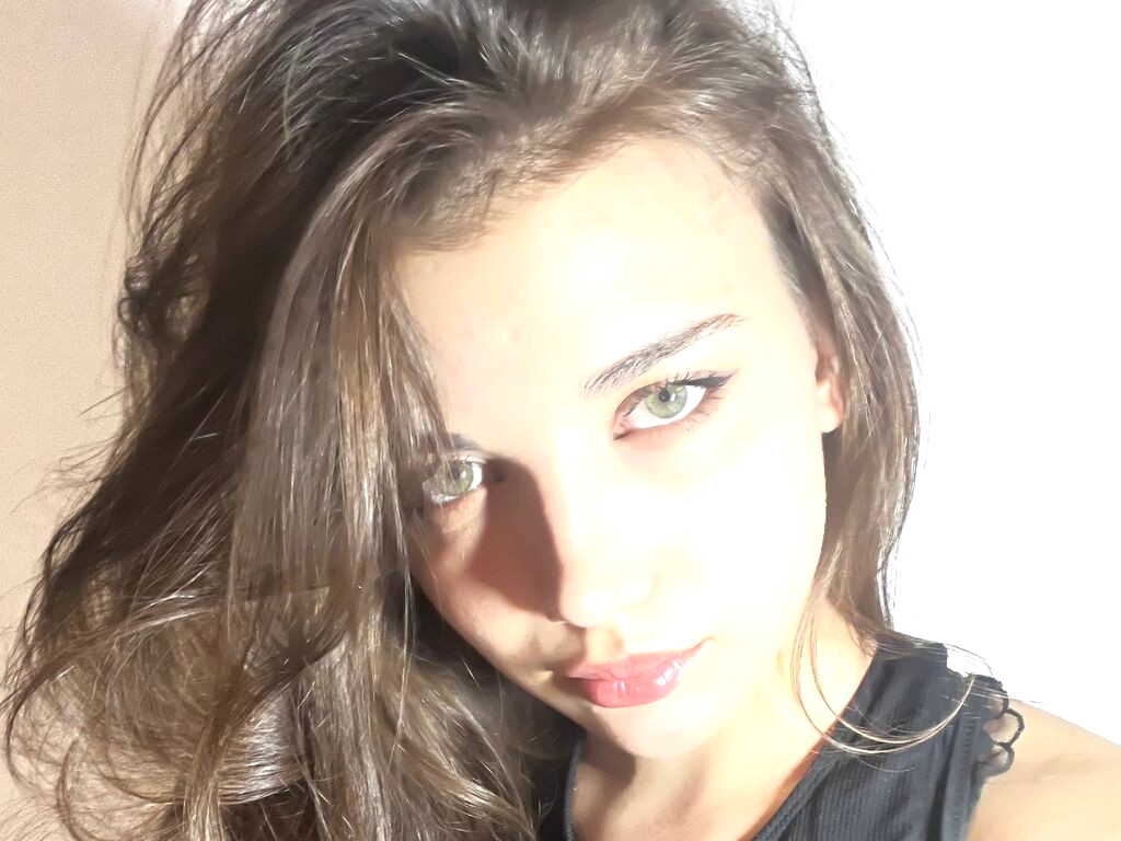 BriandaLudwic nude cam model profile photo