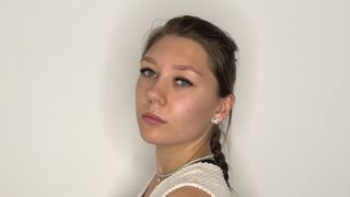 BrigetteDifranco 18 female sexy cam model profile
