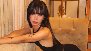 CassandraAndrean 25 transgender naked cam model profile