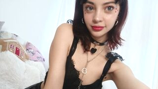 CassyVixen 19 female naked cam model profile