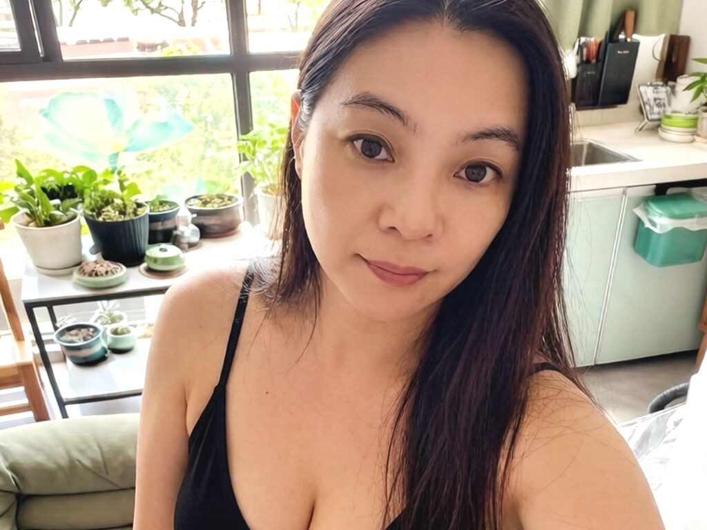 CelesteQi naked cam model gallery photo