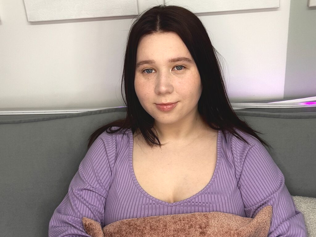 CharliBloom nude cam model profile photo