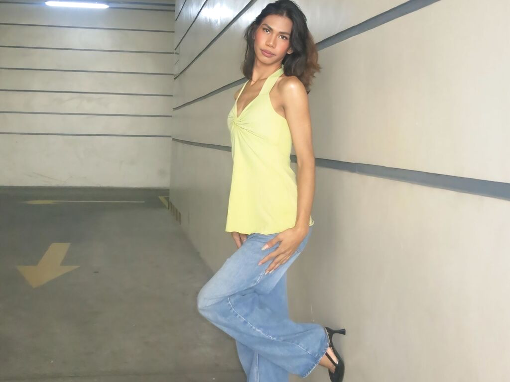 ChelseaHermes naked cam model gallery photo