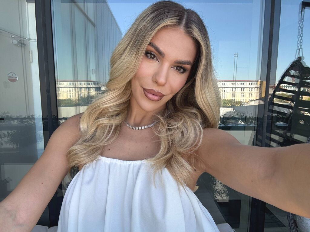 ChloeAmbre naked cam model gallery photo