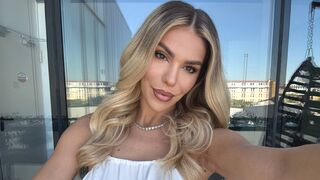 ChloeAmbre 24 female live cam model profile