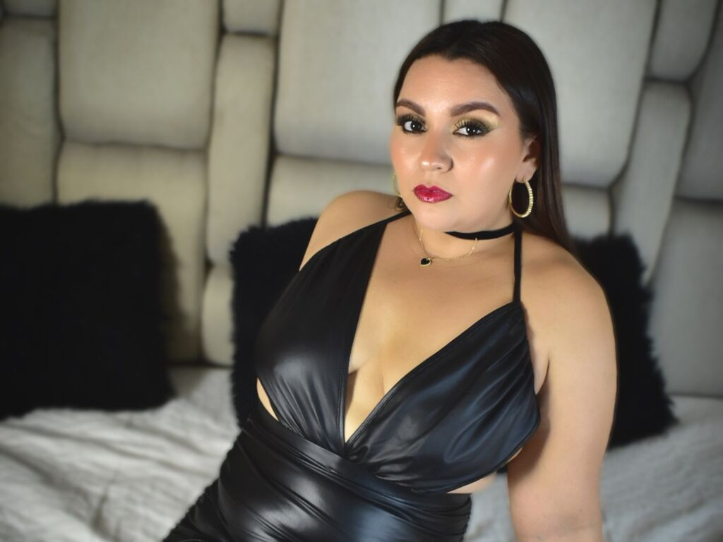 ChloeBelli naked cam model gallery photo