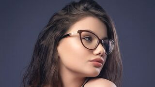 ChloeHalses 19 female erotic cam model profile