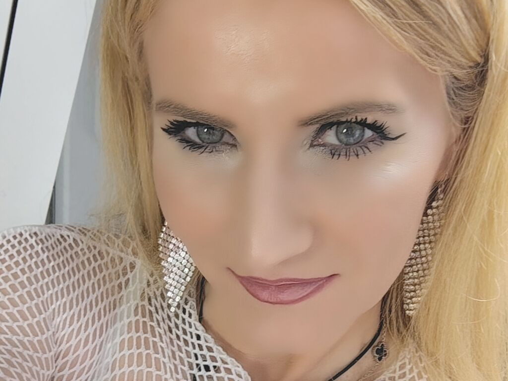ChristineEve Naked