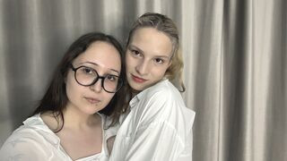 ClareMadison 18 female lesbian live cam model profile