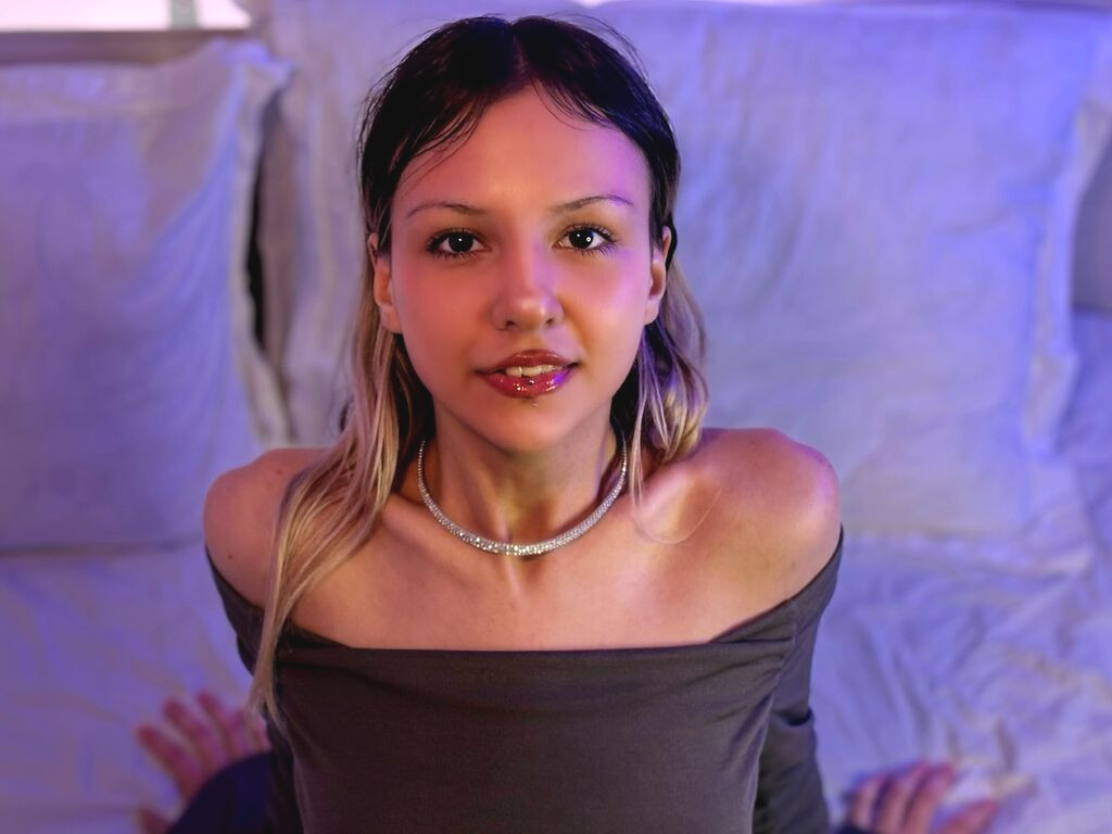 CleoCarter naked cam model gallery photo
