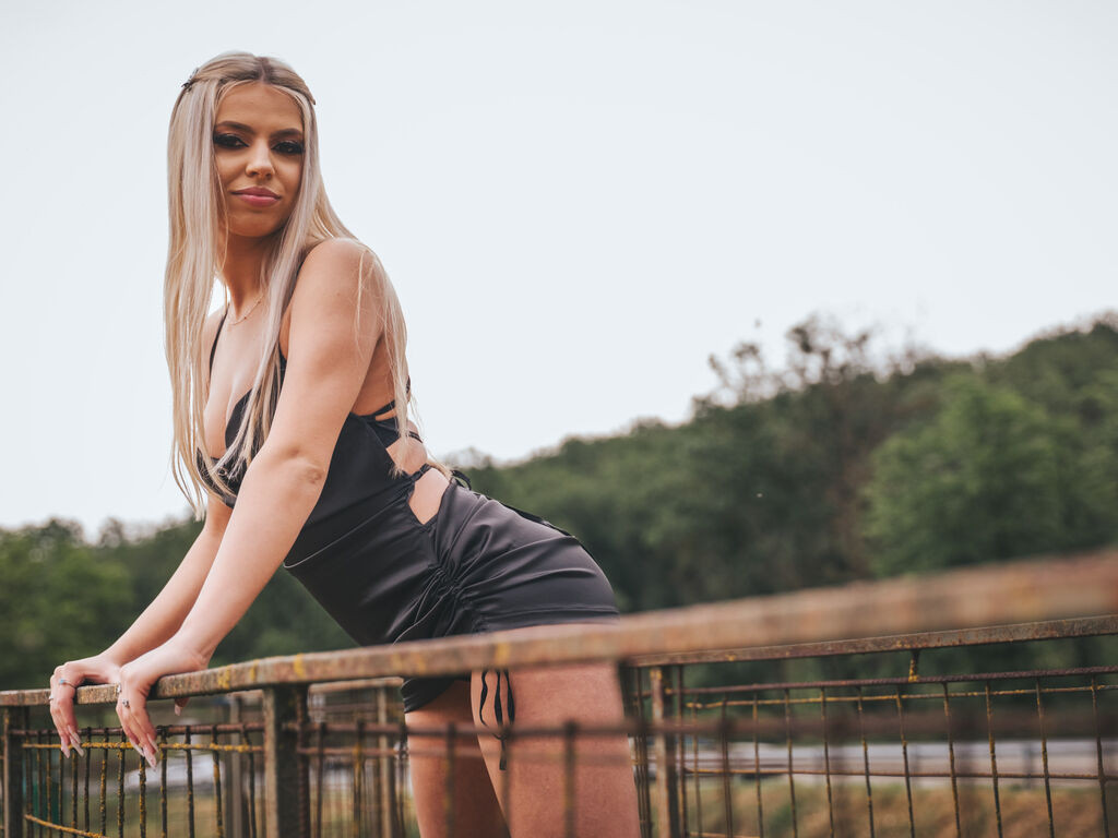 CoraLou Nude