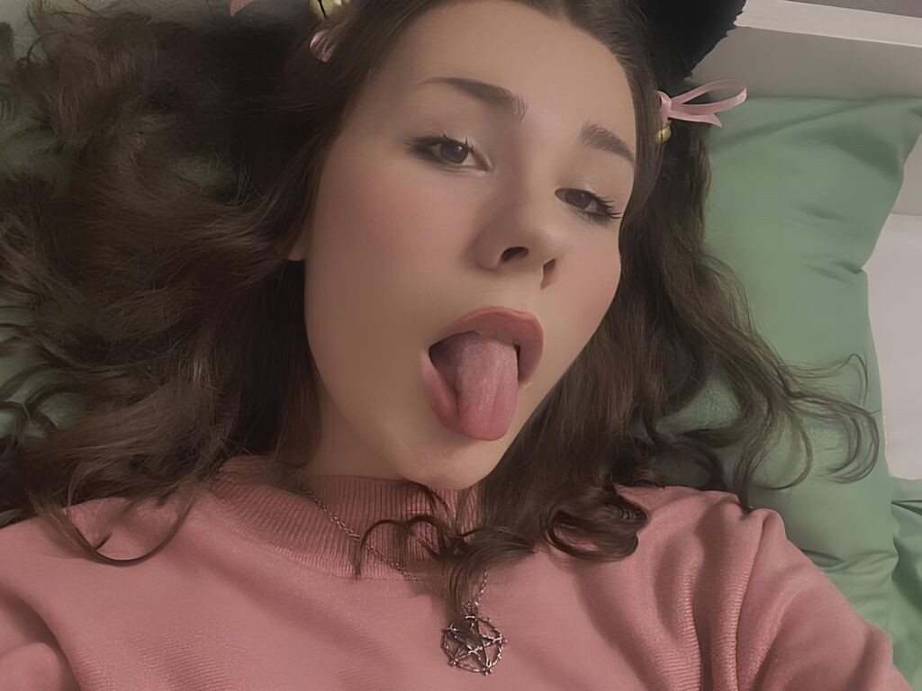 CoralineKat nude cam model profile photo