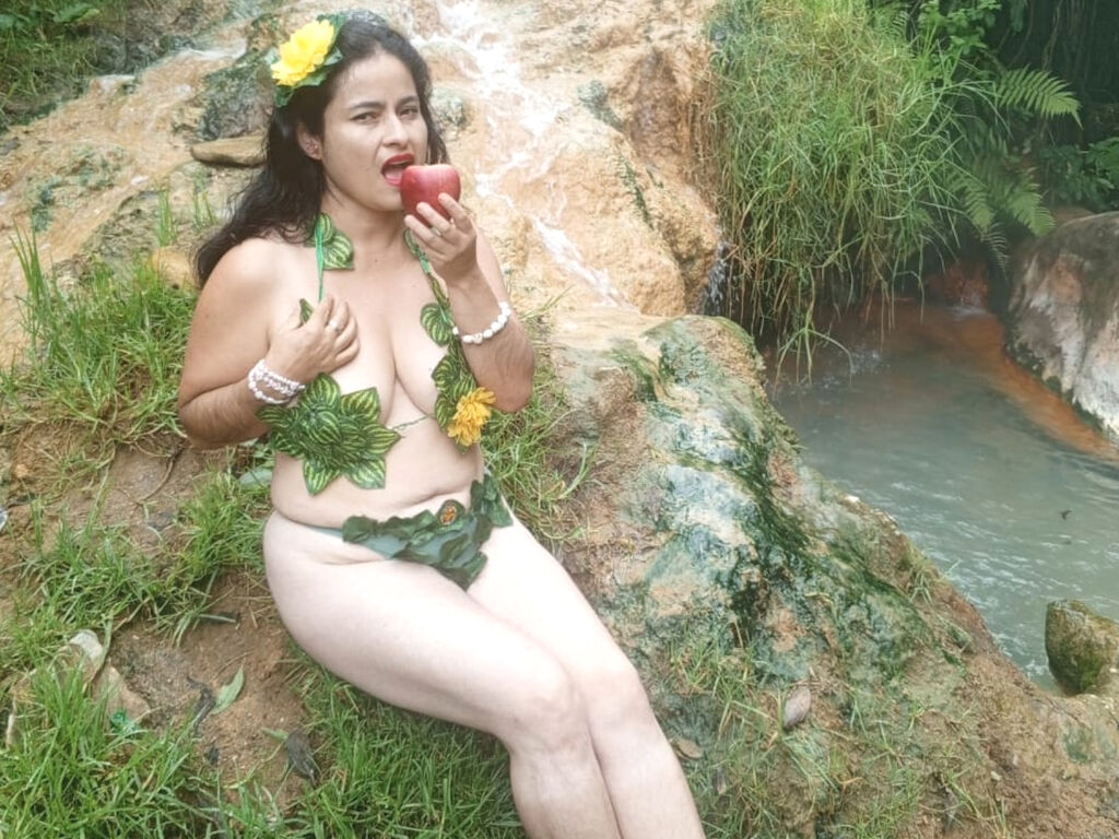 CristalSamder nude cam model profile photo
