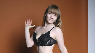 DakotaFlower 36 female naked cam model profile