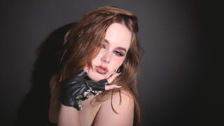 DanaFenix 22 female sexy cam model profile