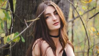DaniaHollf 23 female nude cam model profile