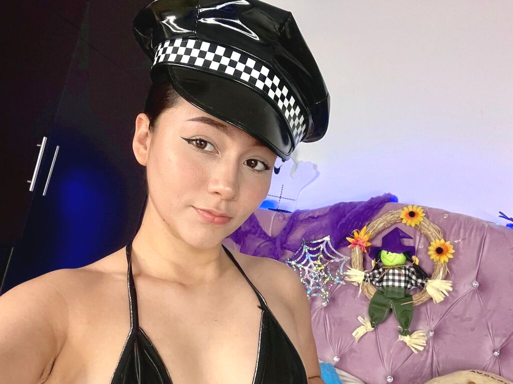 Daniaalvarez nude cam model profile photo