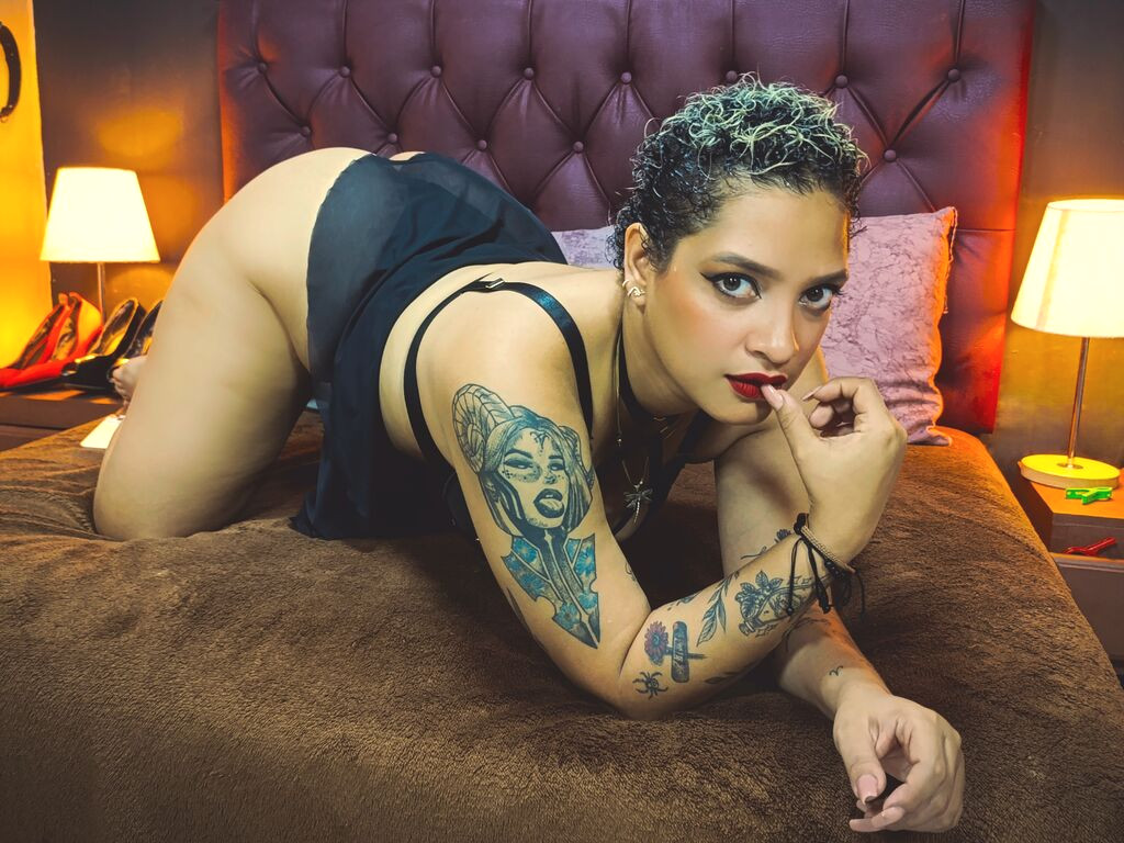DanielaPatherson nude cam model profile photo