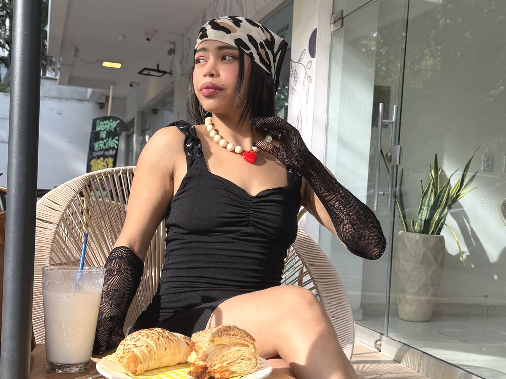 DarlaDanger naked cam model gallery photo